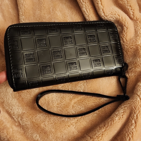 Black Steve Madden Wallet - Picture 2 of 6